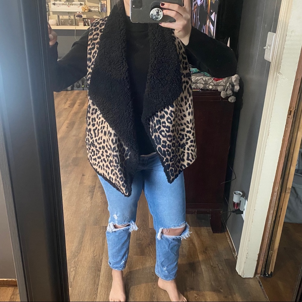 🟥 SOLD Cheeta/Black Sherpa Vest